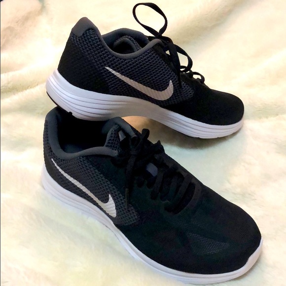 nike revolution 3 width